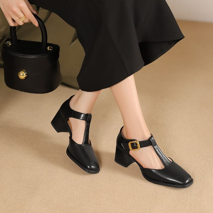 Vera pumps, close-up of clean square toe