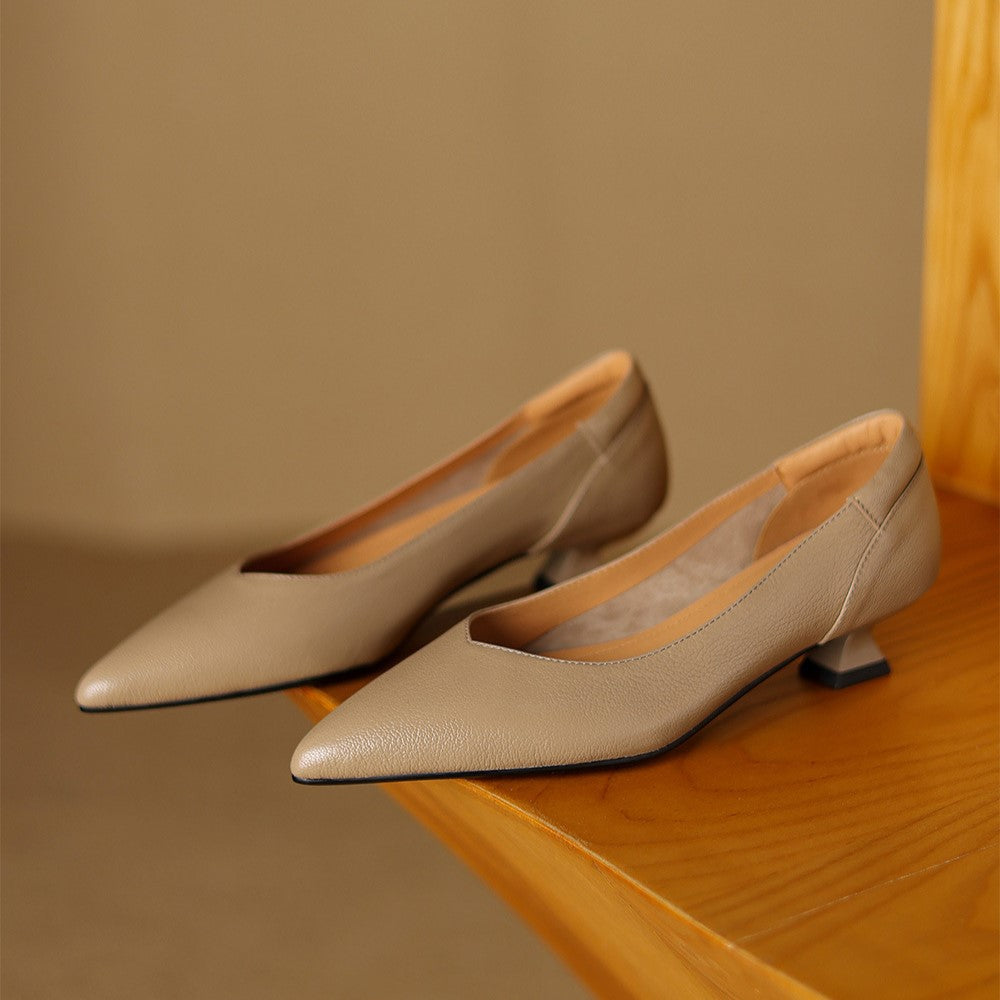 Sculpted leather pump, back view showing the geometric 1.4-inch heel