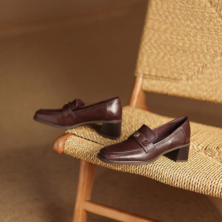 Sylvie loafer pumps, detail of structured square toe