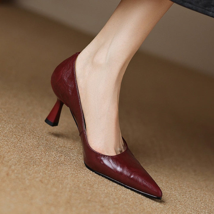 Paloma pumps, detail of slim heel
