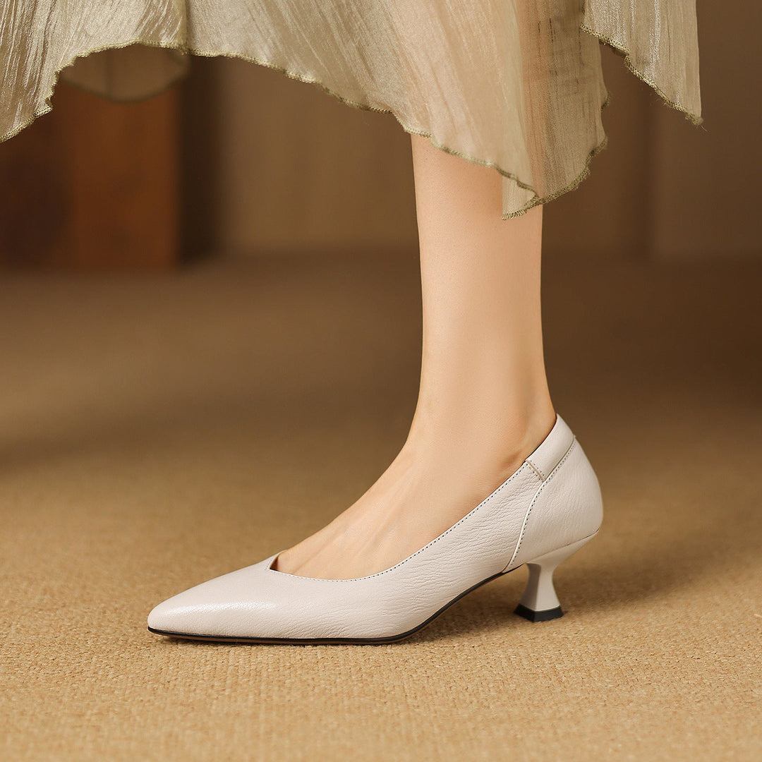 Yvonne pumps, front view in Ivory Cream