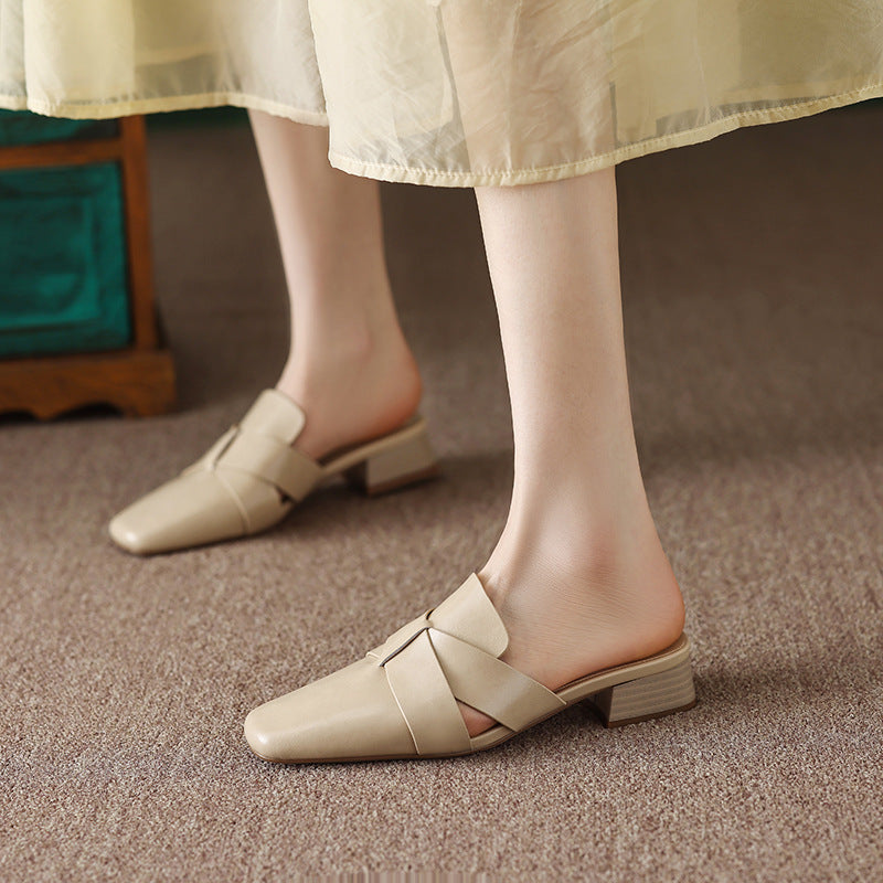 Cushioned insole of a square-toe cross-strap mule