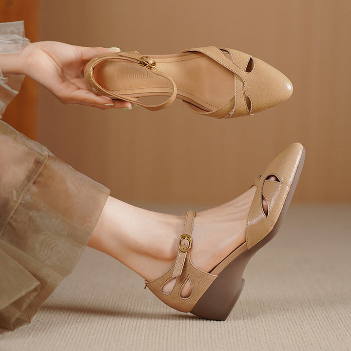Close-up of low heel on Marianne leather heels