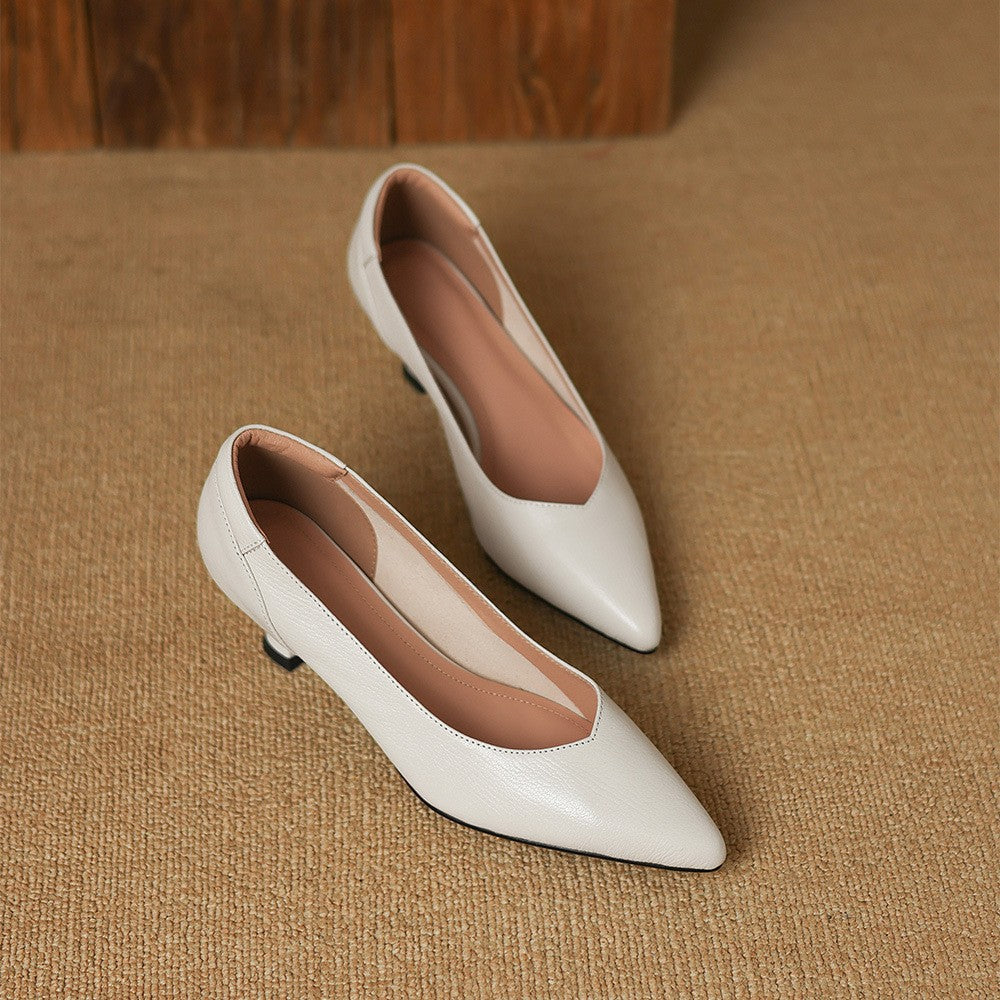 Onyx Black Yvonne pumps photographed from above
