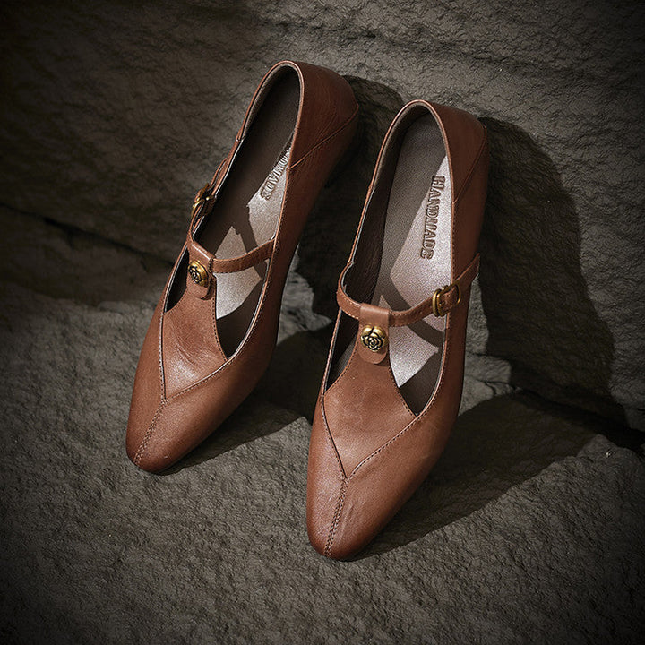 Corinne pumps, cushioned lambskin insole detail