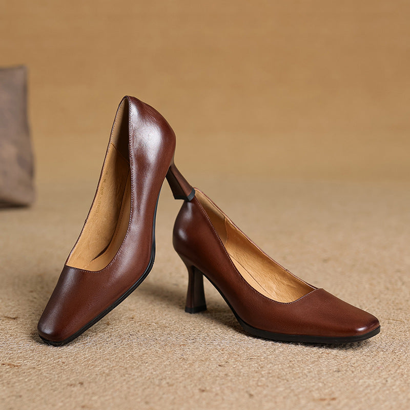 Sole and heel detail of Lorena square-toe leather pumps