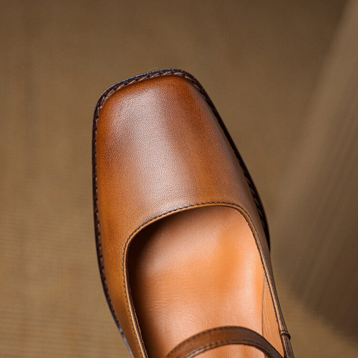 Cushioned leather insole of a Mary-Jane heel