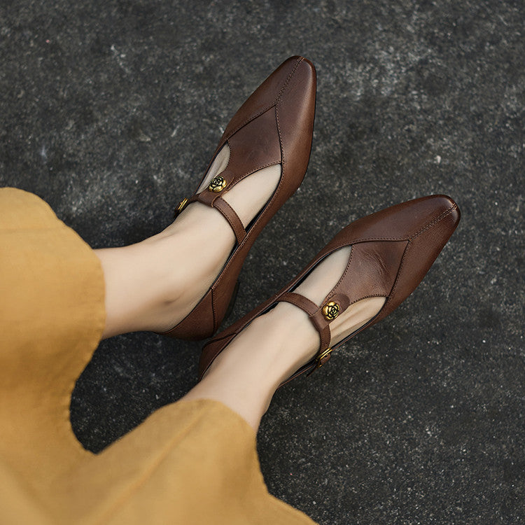 Corinne pumps, detail of sculpted T-strap