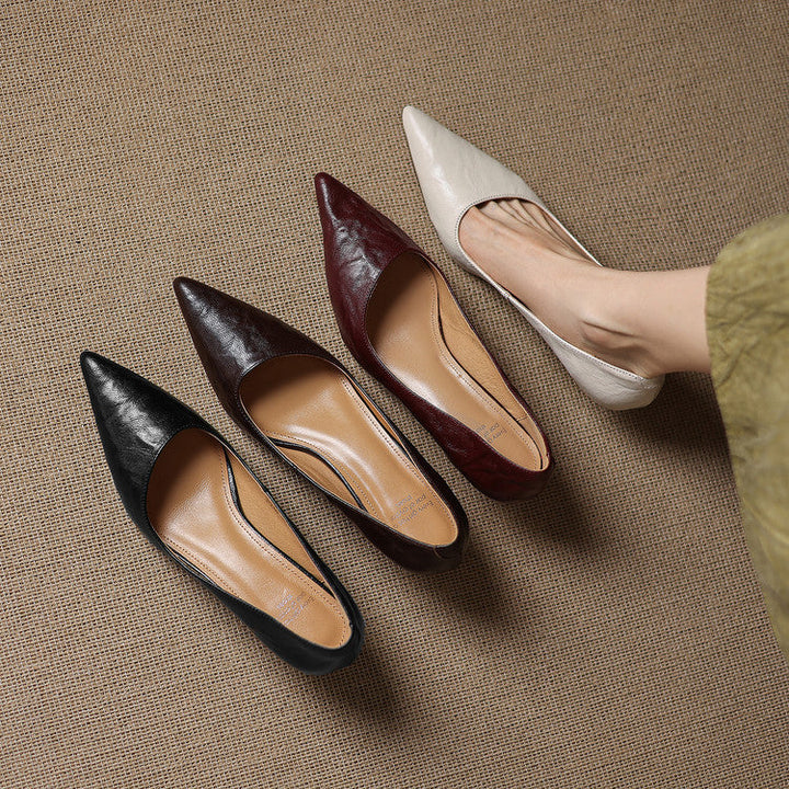 Pointed leather low pump, angled heel view