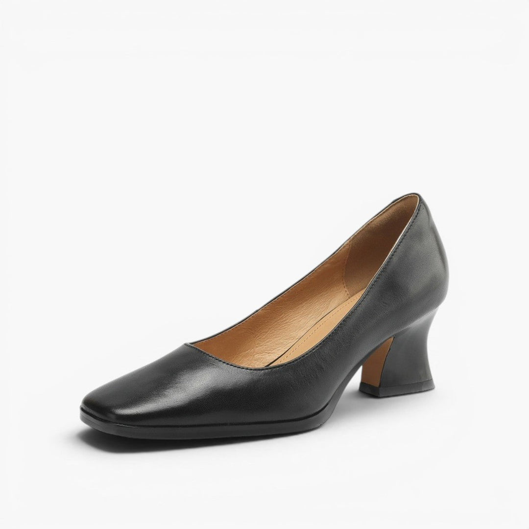 Sole and flare-heel detail of Gail leather pumps