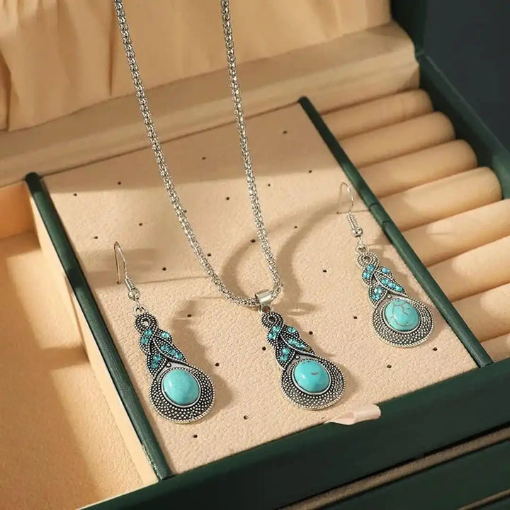 Priscilla™ - Vintage Set in Turquoise