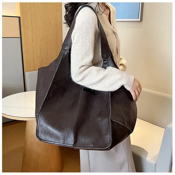 Colette™ | Leather Bag with Timeless Charm