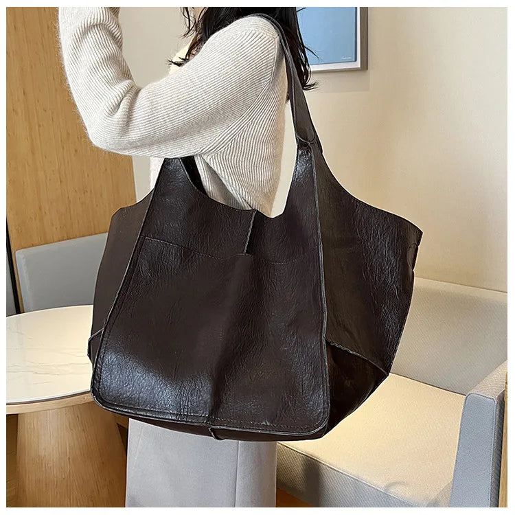 Colette™ | Leather Bag with Timeless Charm