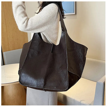 Colette™ | Leather Bag with Timeless Charm