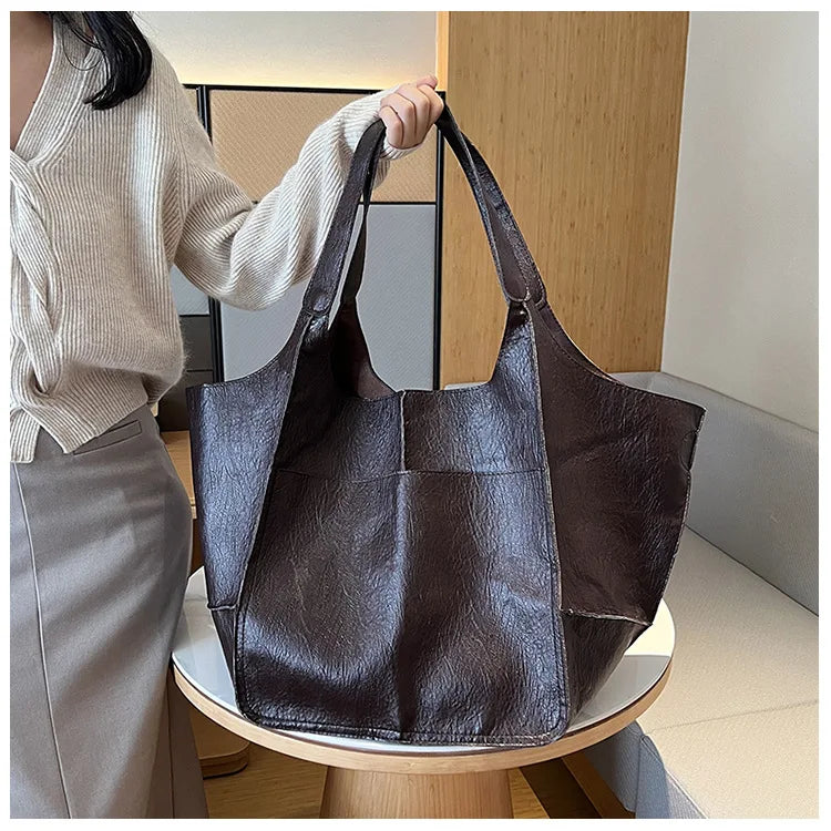 Colette™ | Leather Bag with Timeless Charm