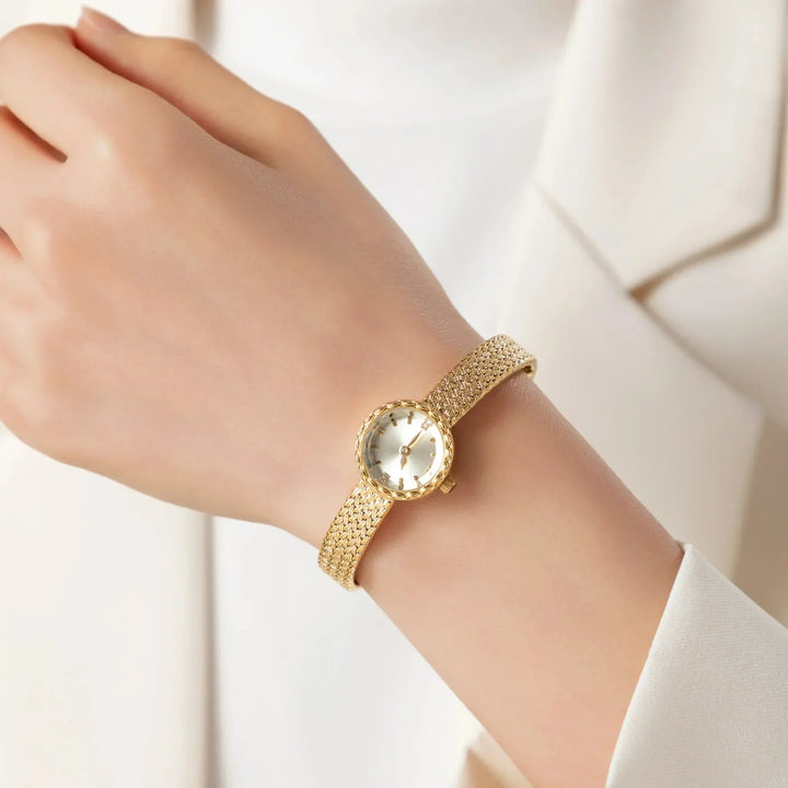 Sara | Sleek Minimalist Timepiece