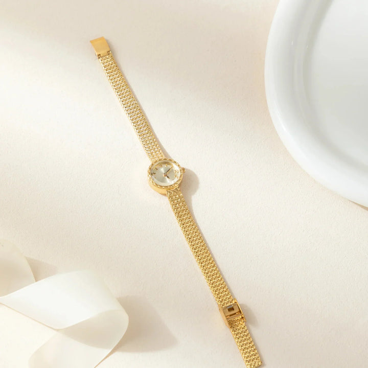 Sara | Sleek Minimalist Timepiece