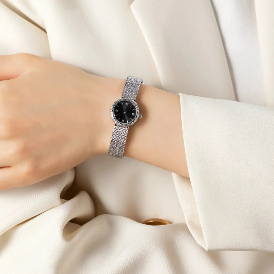 Sara | Sleek Minimalist Timepiece
