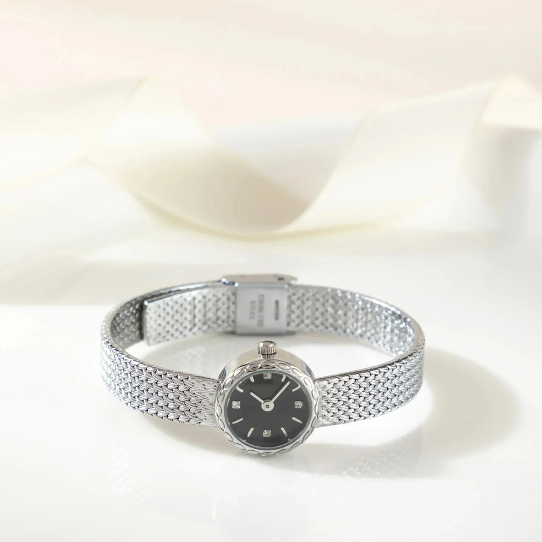 Sara | Sleek Minimalist Timepiece