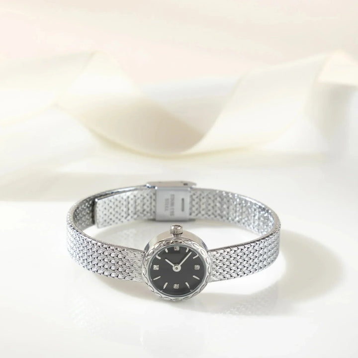 Sara | Sleek Minimalist Timepiece