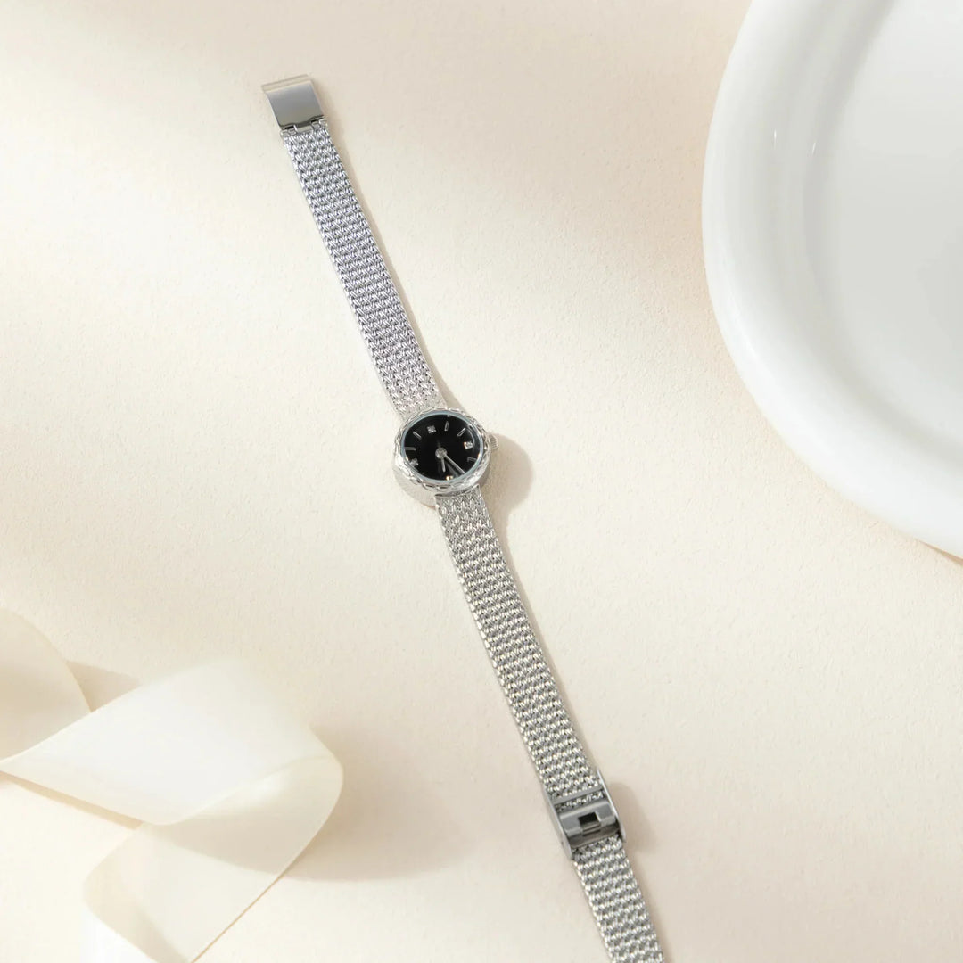 Sara | Sleek Minimalist Timepiece