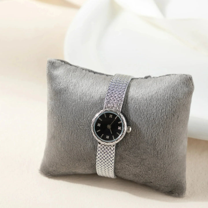 Sara | Sleek Minimalist Timepiece