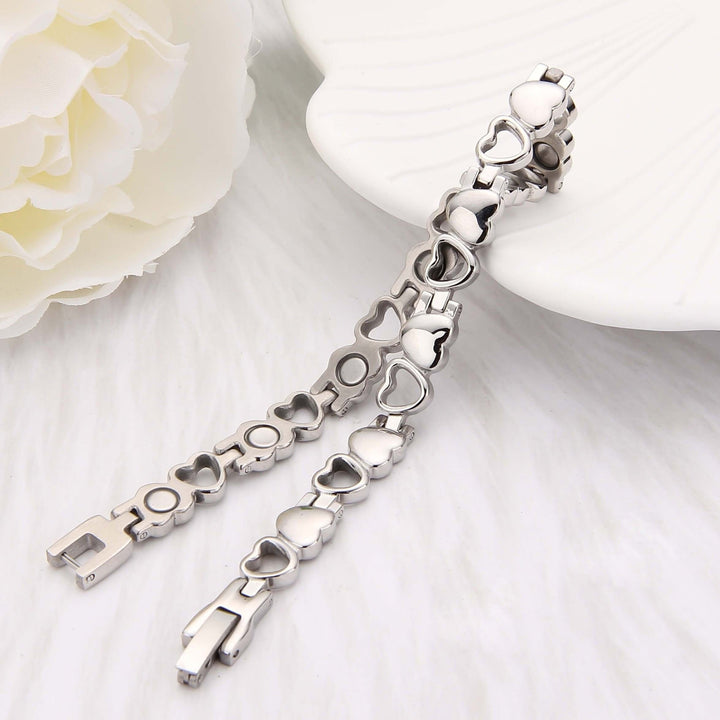 Sophisticated Heart-Embellished White Gold Bracelet