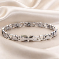 Sophisticated Heart-Embellished White Gold Bracelet