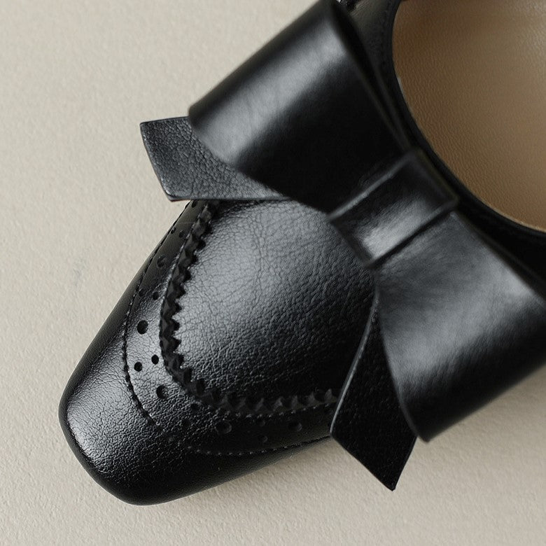 Structured bow detail on a leather pump