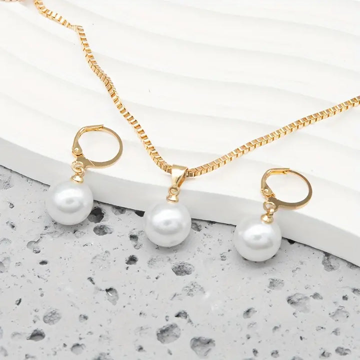 Elegant and Graceful Necklace Set with Pearls
