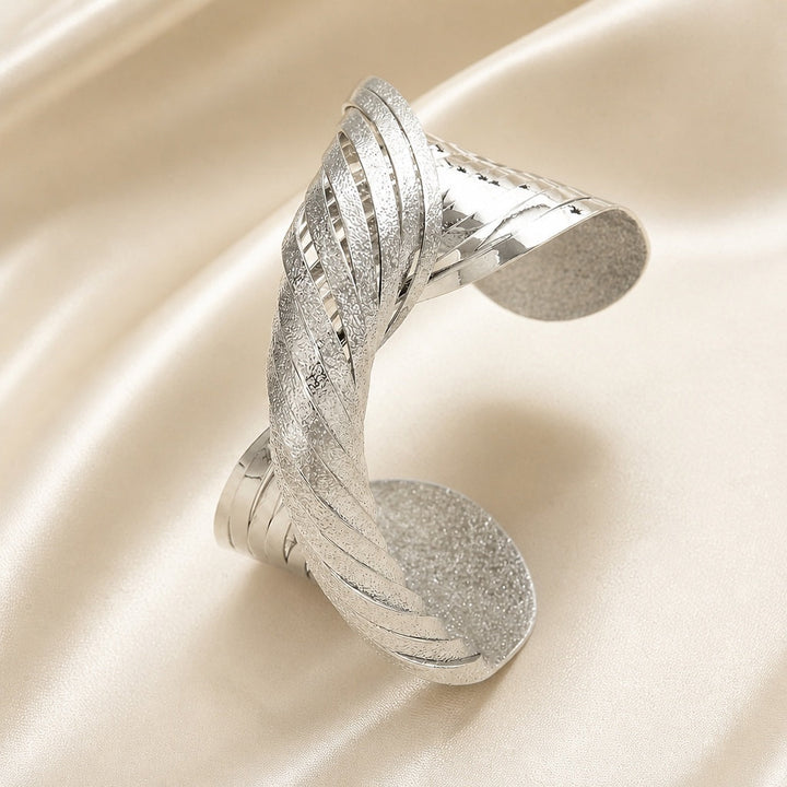 White Gold Bracelet with Matte Finish and Twisted Line Design