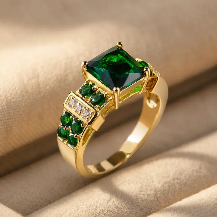 Alvero™ - Elegant Emerald Ring