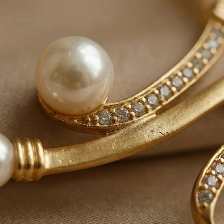 Elegant Jewelry Set with Pearls