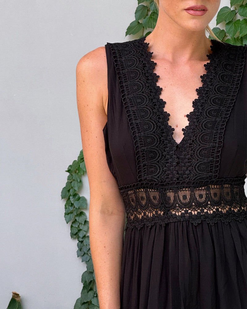 Saoirse™ – Lace Sleeveless Boho Midi Dress
