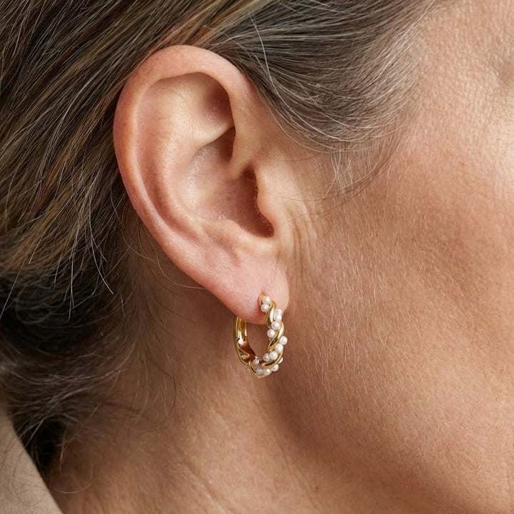 Hoop Earrings with Ruffled Pearls
