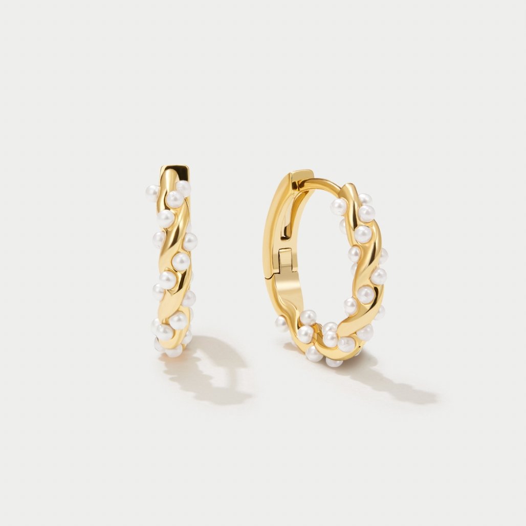 Hoop Earrings with Ruffled Pearls
