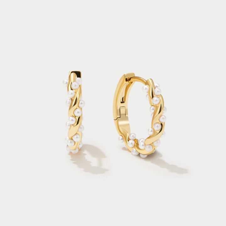 Hoop Earrings with Ruffled Pearls